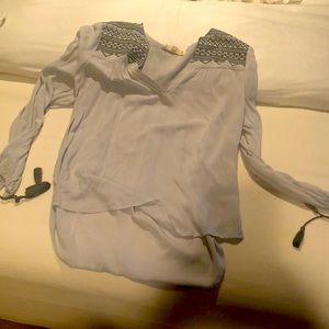 Gray Cotten v-neck long sleeved top with stitching